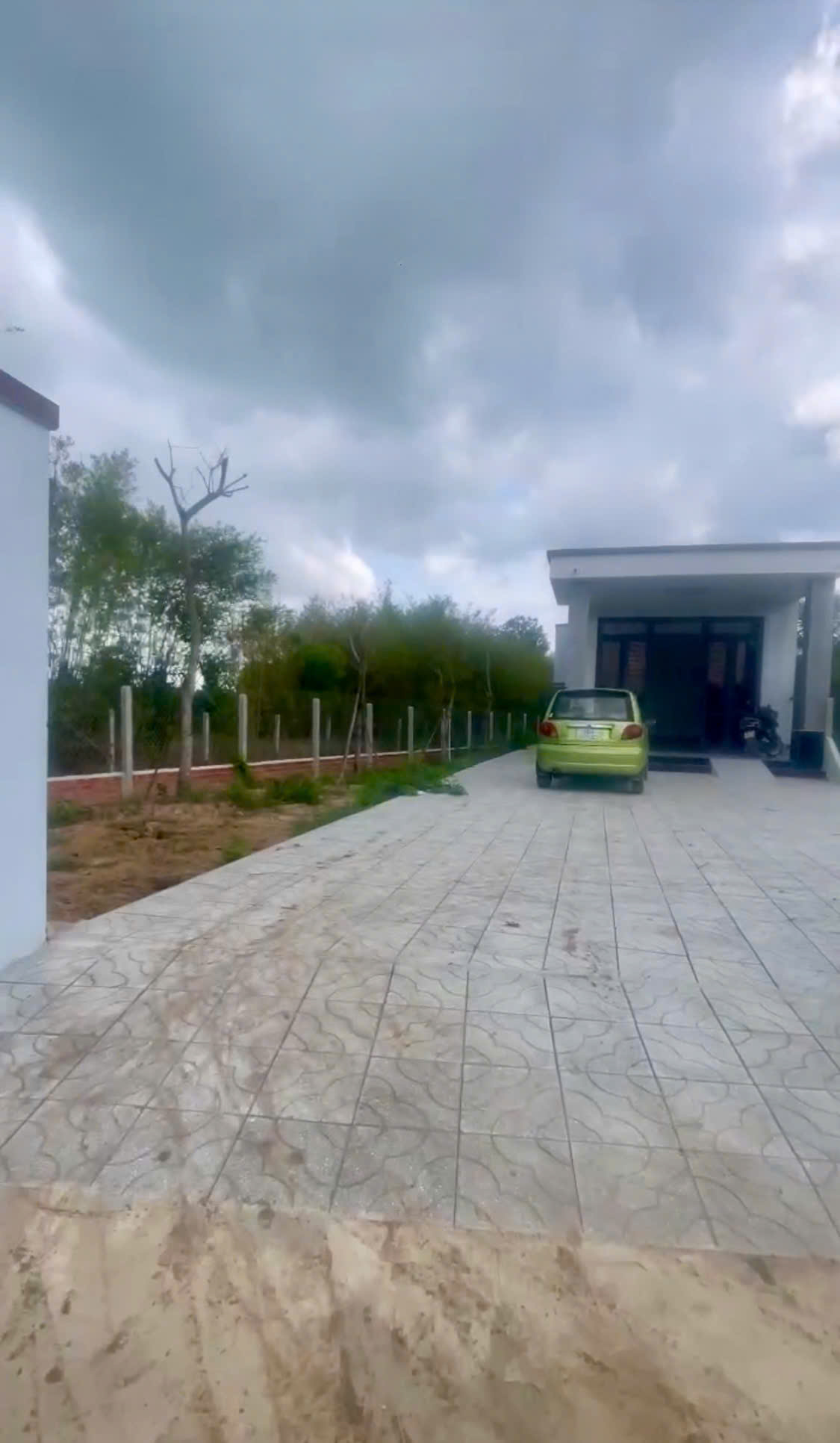 Cần Bán lô đất 1200m2 có sẵn nhà trên đất, chỉ 1 tỷ 050tr, thổ cư 300m2, Long Chữ Bến cầu