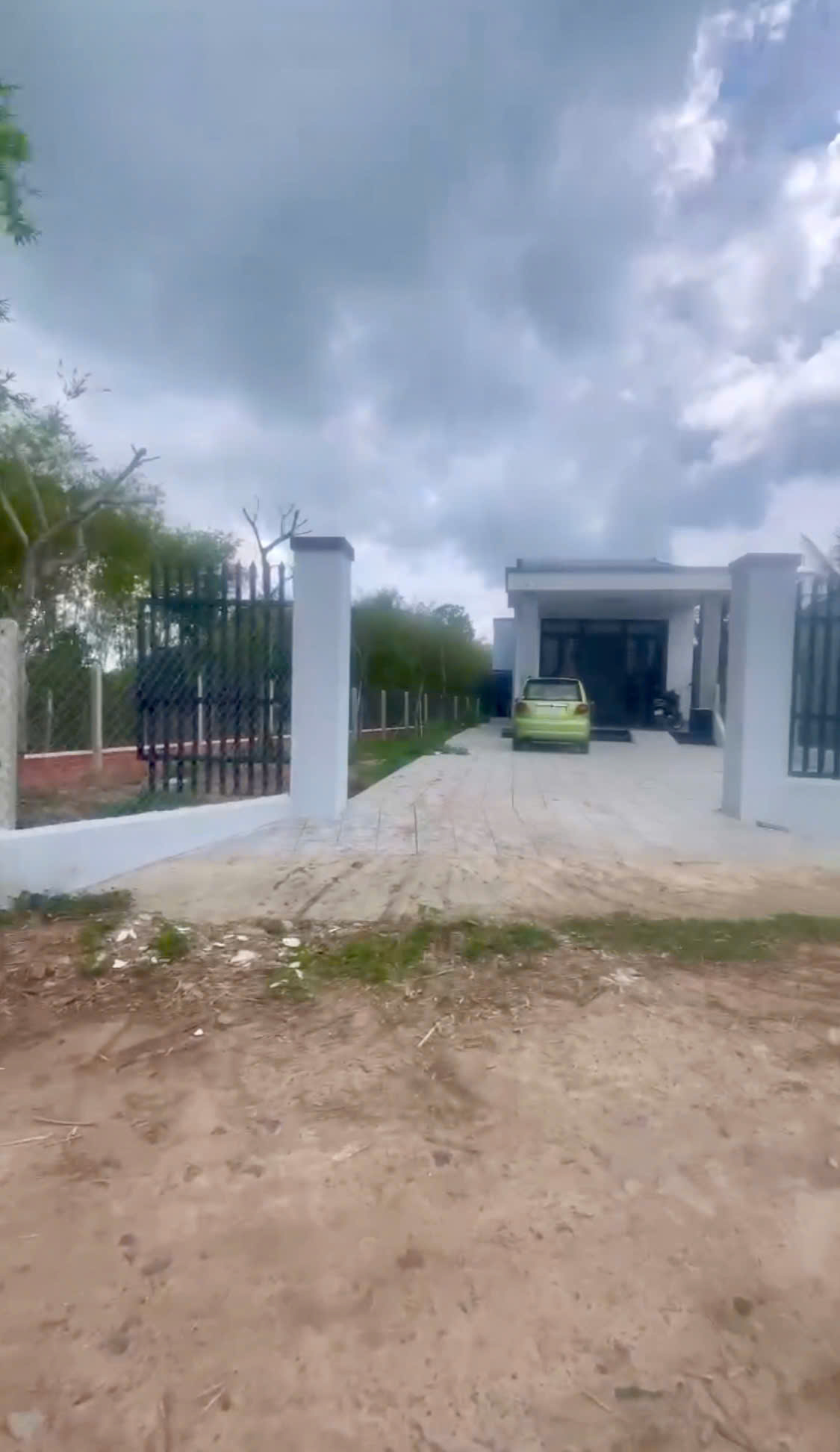 Cần Bán lô đất 1200m2 có sẵn nhà trên đất, chỉ 1 tỷ 050tr, thổ cư 300m2, Long Chữ Bến cầu