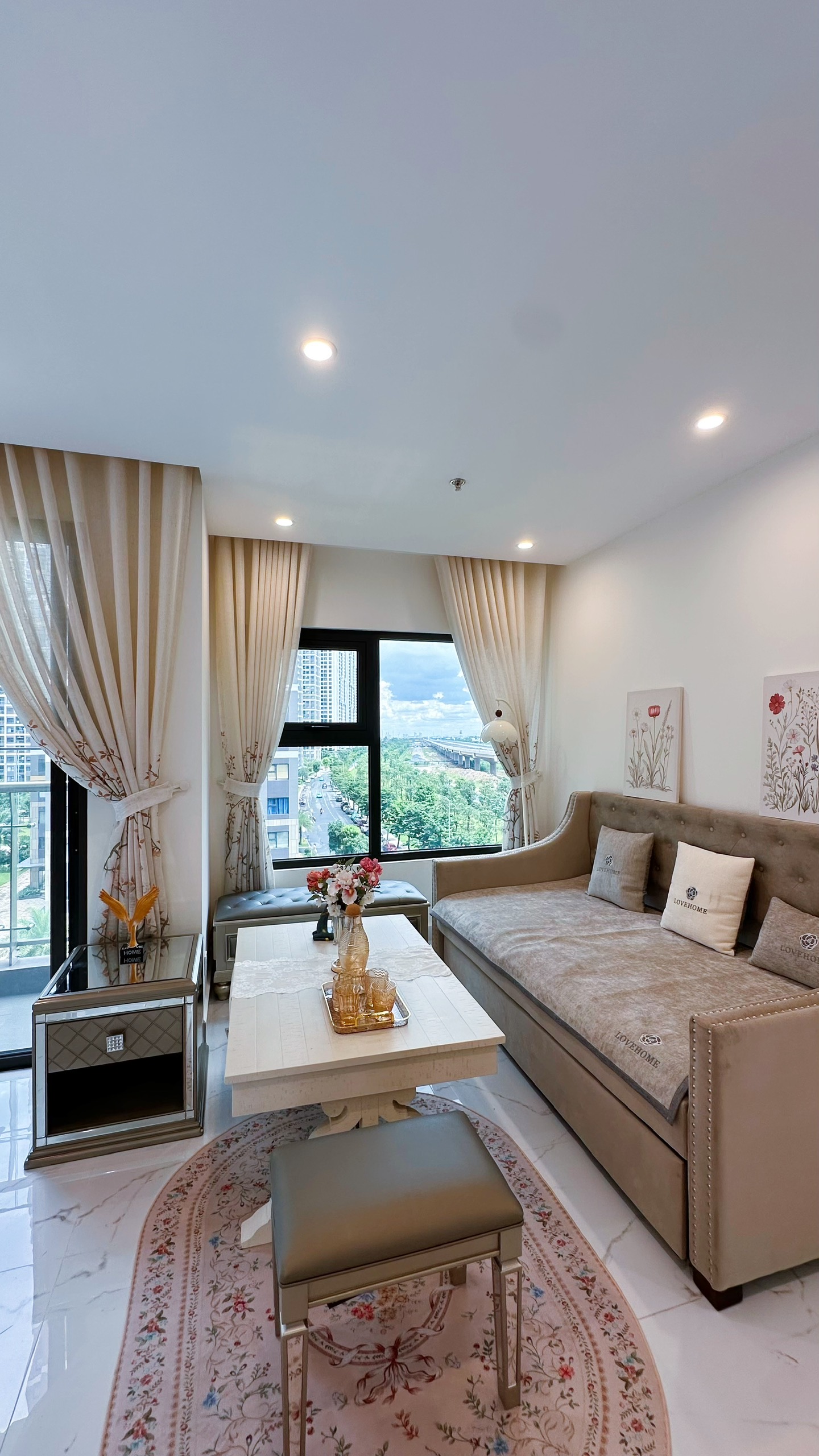CHO THUÊ 2PN 69M2 FULL NỘI THẤT ĐẸP GIÁ CHỈ 13 TRIỆU TẠI VINHOMES QUẬN 9