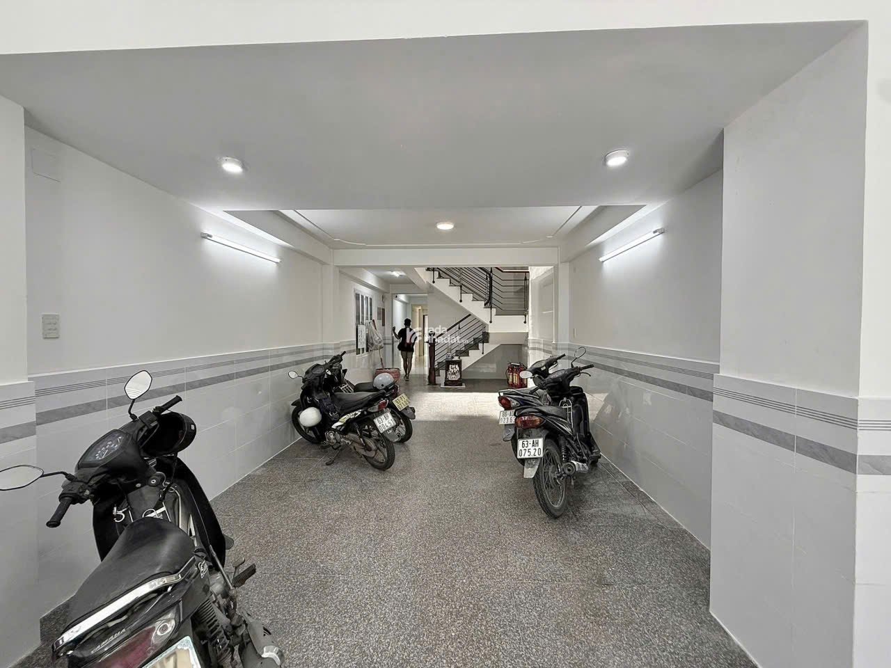 Nhà mặt tiền Ngô quyềnNguyeenc chí Thanh quận 10 ngang 5m nhà 6 tầng lầu HĐT 65tr/tháng