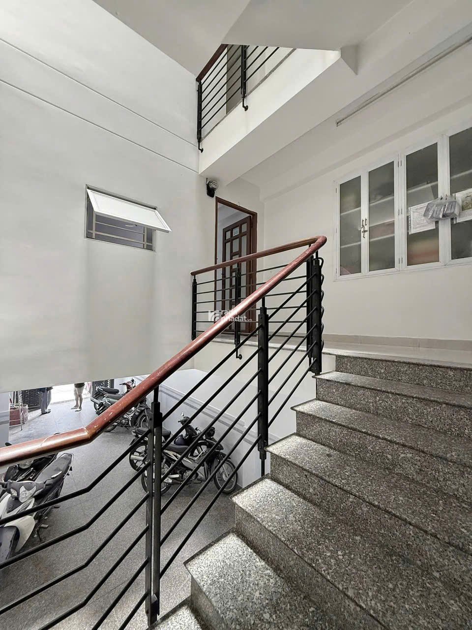 Nhà mặt tiền Ngô quyềnNguyeenc chí Thanh quận 10 ngang 5m nhà 6 tầng lầu HĐT 65tr/tháng