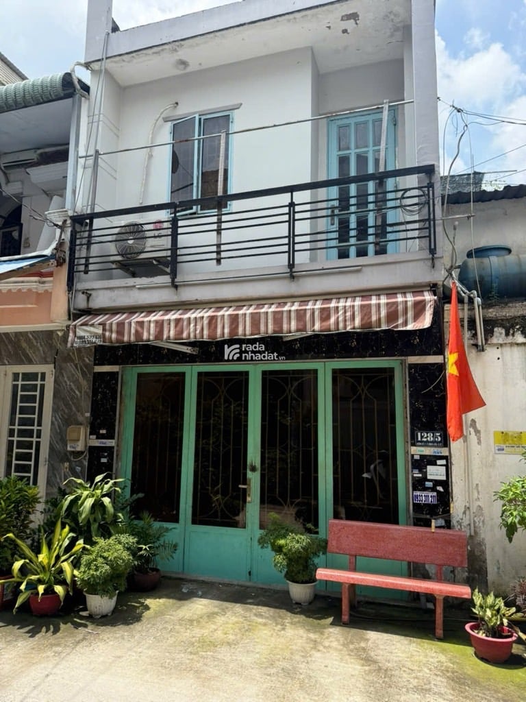  kết cấu : nhà 2 tầng  , trệt , lầu ,2pn , 2wc , nhà về chỉ cần thùng sơn là đẹp.