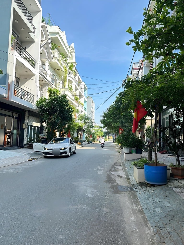 NHÀ  BIỆT THƯ ĐƯỜNG 12M LỀ 3M PHƯỜNG BÌNH HƯNG HÒA BÌNH TÂN  CHỈ 8xTY