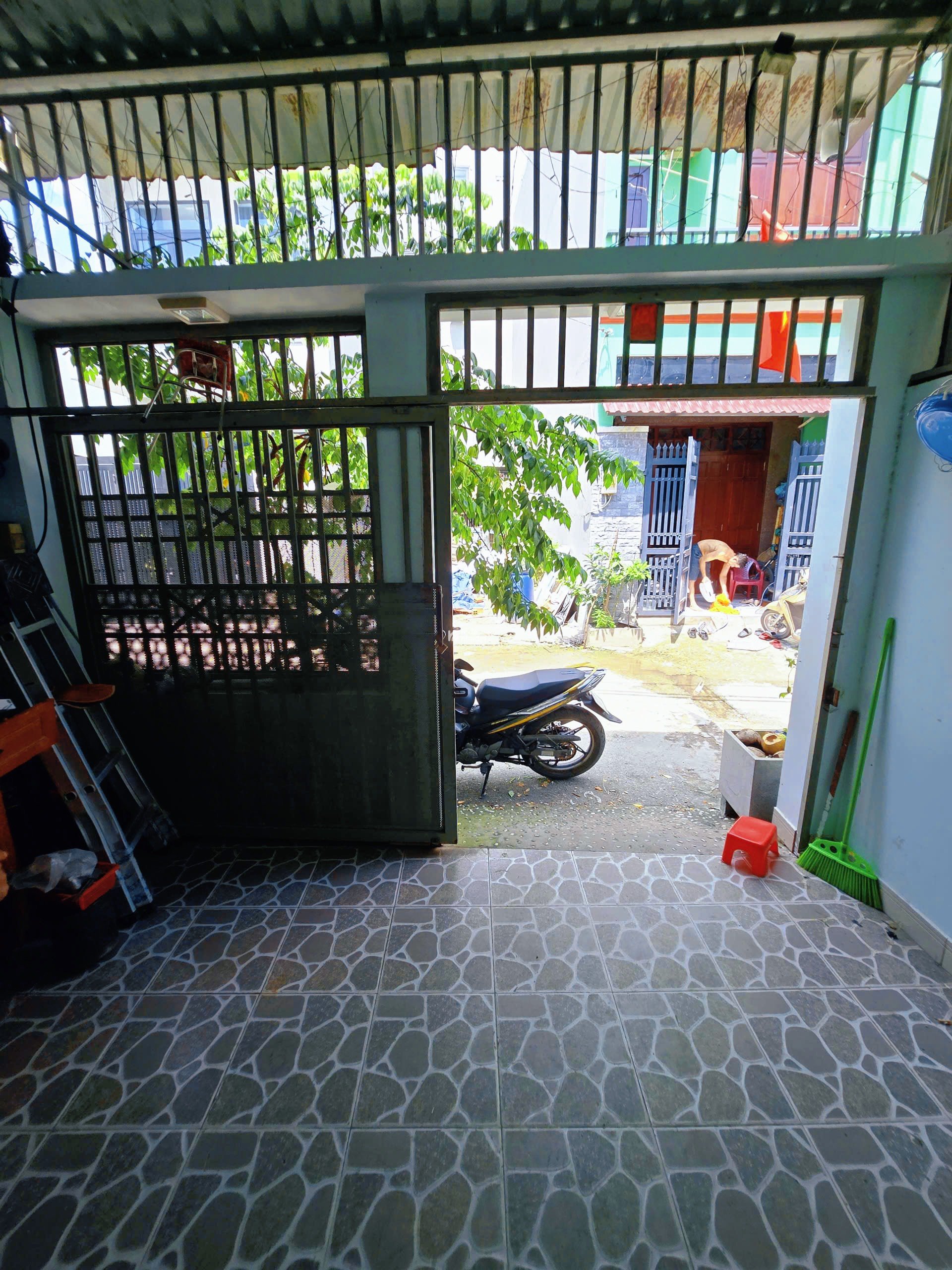 Nhà bán LÔ GÓC 45m2, HXH Nguyễn Duy Trinh, Hoàn công đủ, Chỉ 3.x tỷ