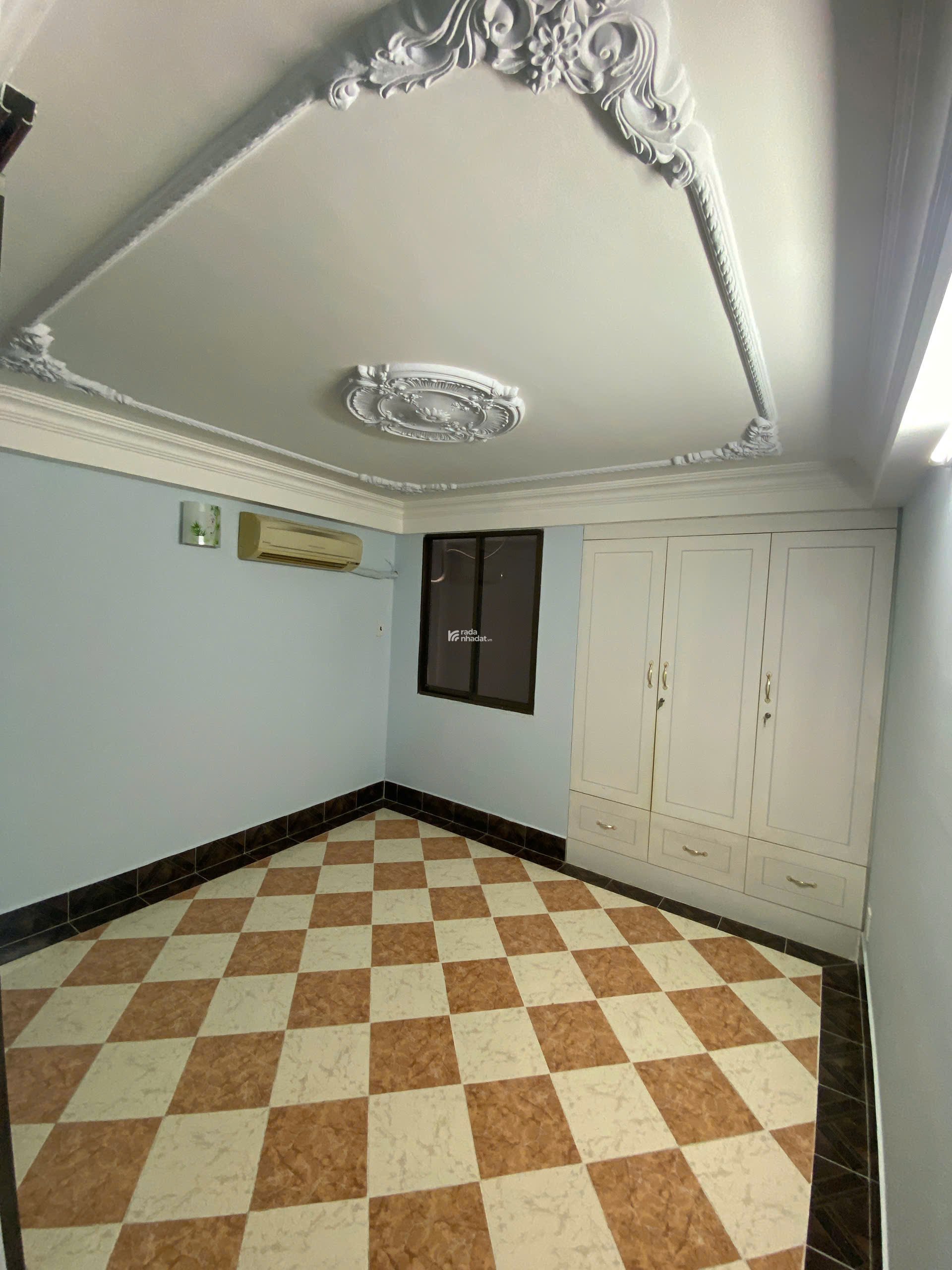NHÀ MỘT ĐỜI CHỦ BTCT CỔ ĐIỂN - HẺM XE HƠI  - CHƯA QUA ĐẦU TƯ - SHR HOÀN CÔNG ĐỦ - NHỈNH 6 TỶ .