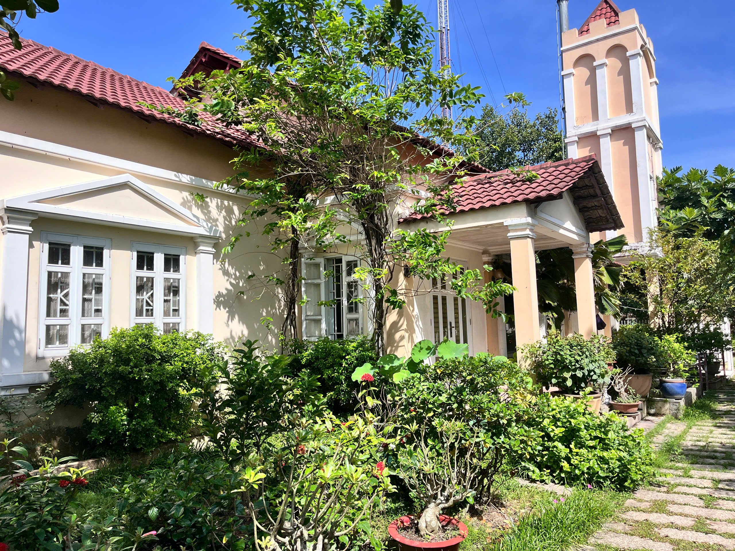 Nhà vườn 1600m2, hóc môn phù hợp khách mua làm Café vườn