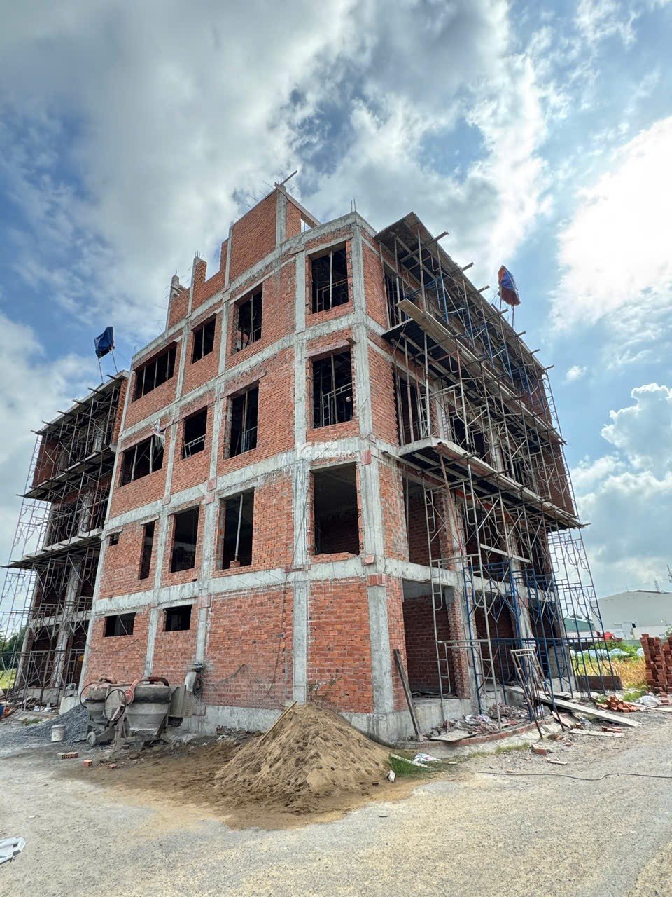 Bán nhà phố 4 tầng, mới xây ngay Bình Chiểu 
