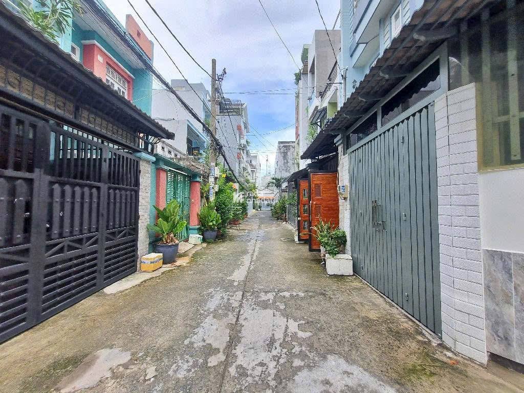 XE HƠI VÀO NHÀ - NHÀ LUNG LINH, 3PN GỒM 1PN TRỆT- SỔ VUÔNG - 45M2 - NHỈNH 5 TỶ