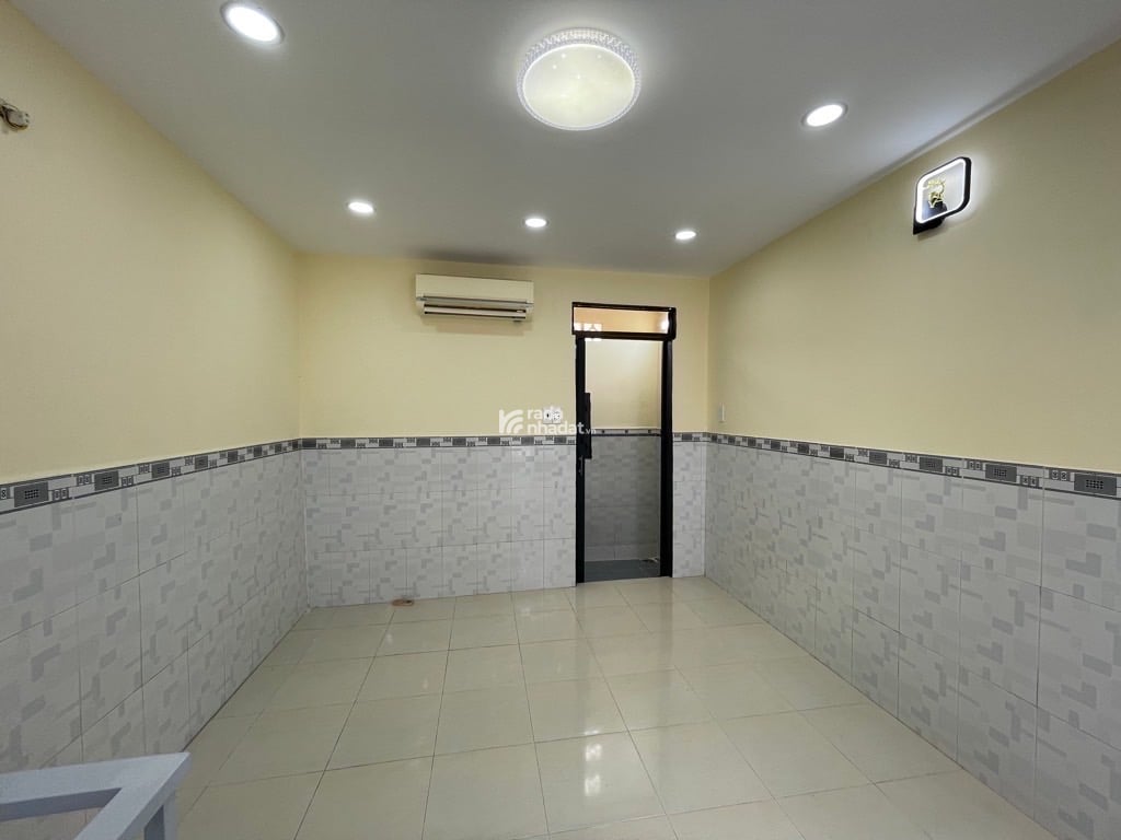 Nhà đẹp - 3 tầng - gần HXH - Chỉ 2.5 tỷ