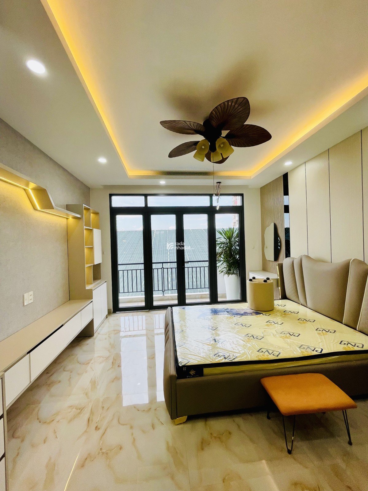 SIÊU PHẨM GÒ VẤP HXH - THANG MÁY XỊN GARA Ô TÔ - FULL NỘI THẤT - SỔ VUÔNG A4