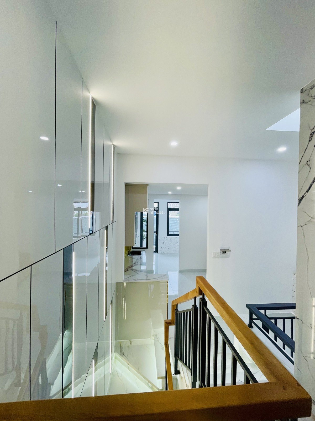 SIÊU PHẨM GÒ VẤP HXH - THANG MÁY XỊN GARA Ô TÔ - FULL NỘI THẤT - SỔ VUÔNG A4