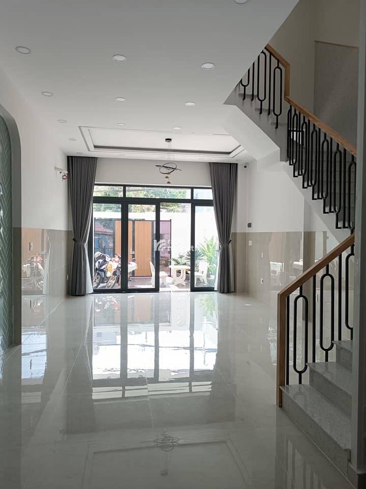 CHO THUÊ NHÀ 5X20M XÂY MỚI, 4PN MÁY LẠNH, SÂN ĐẬU ÔTÔ, ĐƯỜNG 8M, KDC HỒNG LONG,THỦ ĐỨC