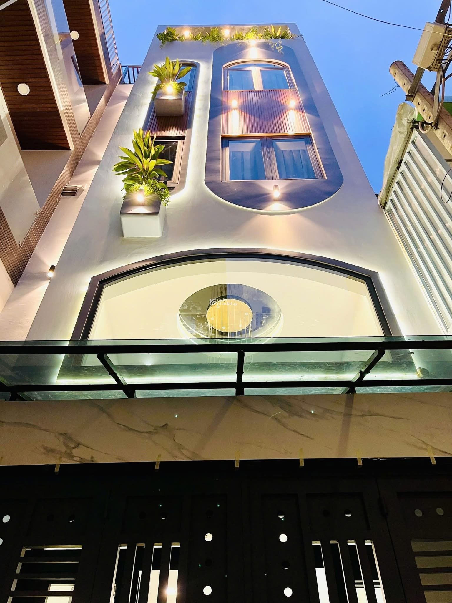 Bán nhà 3 tầng ngay Đ. Hoa Lan, Phường 2, Phú Nhuận 64m2(4,2m x 15m) sổ công chứng ngay