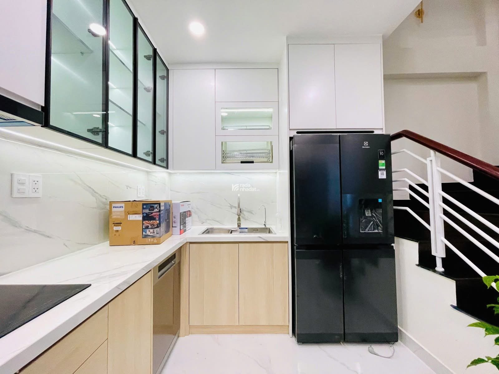 Bán nhà 3 tầng ngay Đ. Hoa Lan, Phường 2, Phú Nhuận 64m2(4,2m x 15m) sổ công chứng ngay