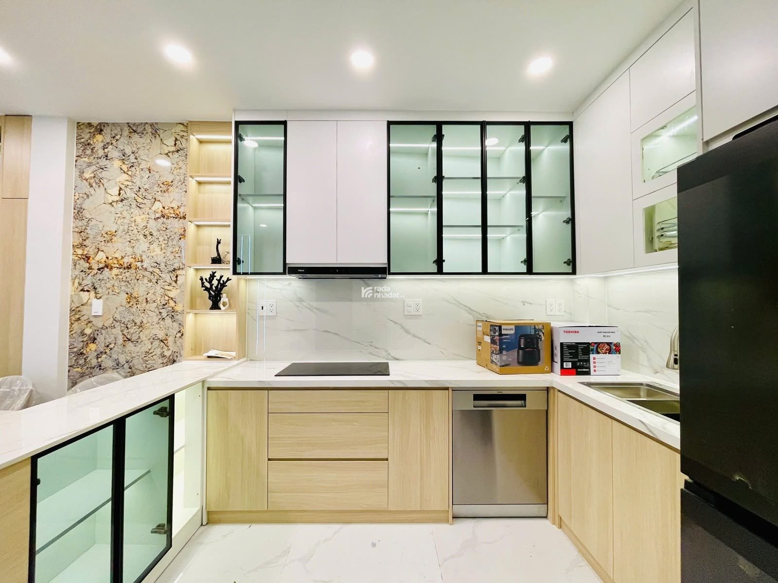 Bán nhà 3 tầng ngay Đ. Hoa Lan, Phường 2, Phú Nhuận 64m2(4,2m x 15m) sổ công chứng ngay