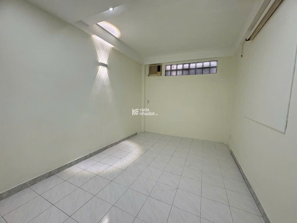 Lê Văn Sỹ -PHƯỜNG 1 -TÂN BÌNH   DT:33.6/42 3 tầng 2.815     GIÁ : 8.5 tỷ  Kết cấu : 1 Trệt 2 Lầu,