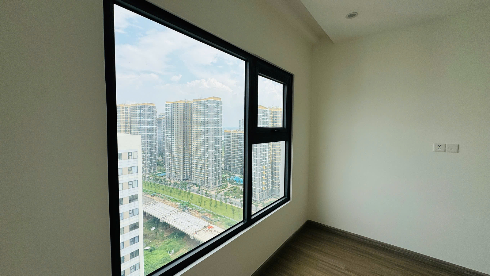 Cần bán 3PN 81,20m2, phân khu The Origami, giá tốt 4,69tỷ