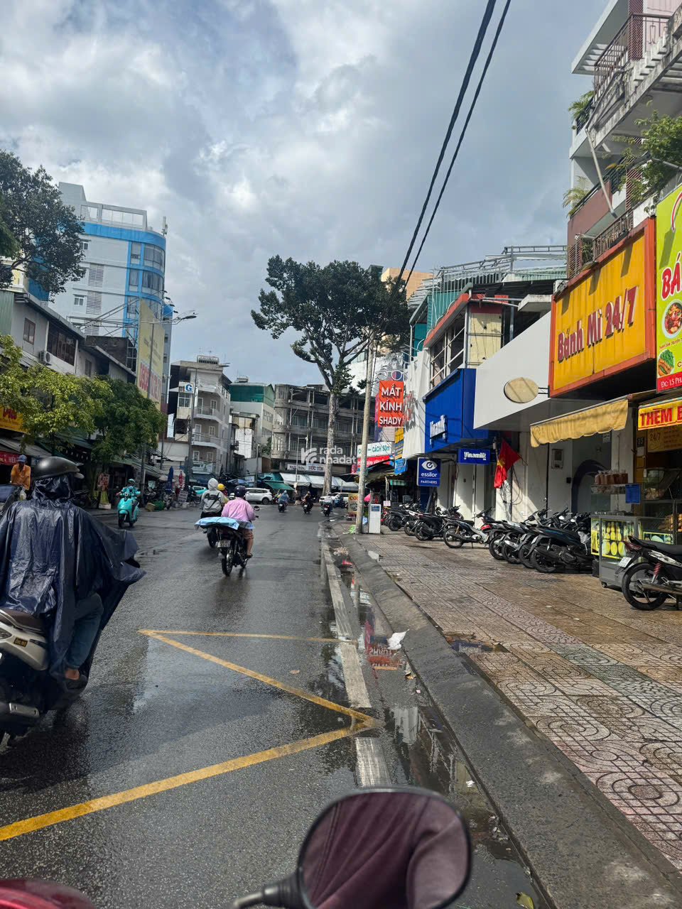 CHO THUÊ NHÀ 2MT  Hoàng Sa,Q1,trệtlầu,14mx10m,dt 280m2, giá 120tr Tl