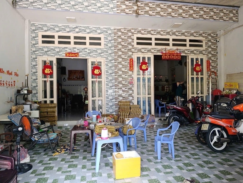 Nhà mặt tiền đường ôtô 68m2 ( dài 21m , nở hậu đẹp ) , Lưu Hữu Phước P15 Q8