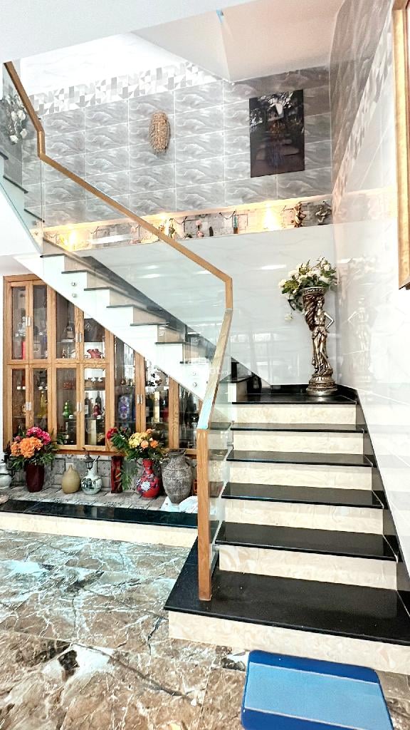 NHỈNH 100 TỶ - BIỆT THỰ ĐẲNG CẤP XUÂN THỦY - THẢO ĐIỀN - QUẬN 2 -  NGAYPHỐ ĐI BỘ THẢO ĐIỀN - 3 TẦNG