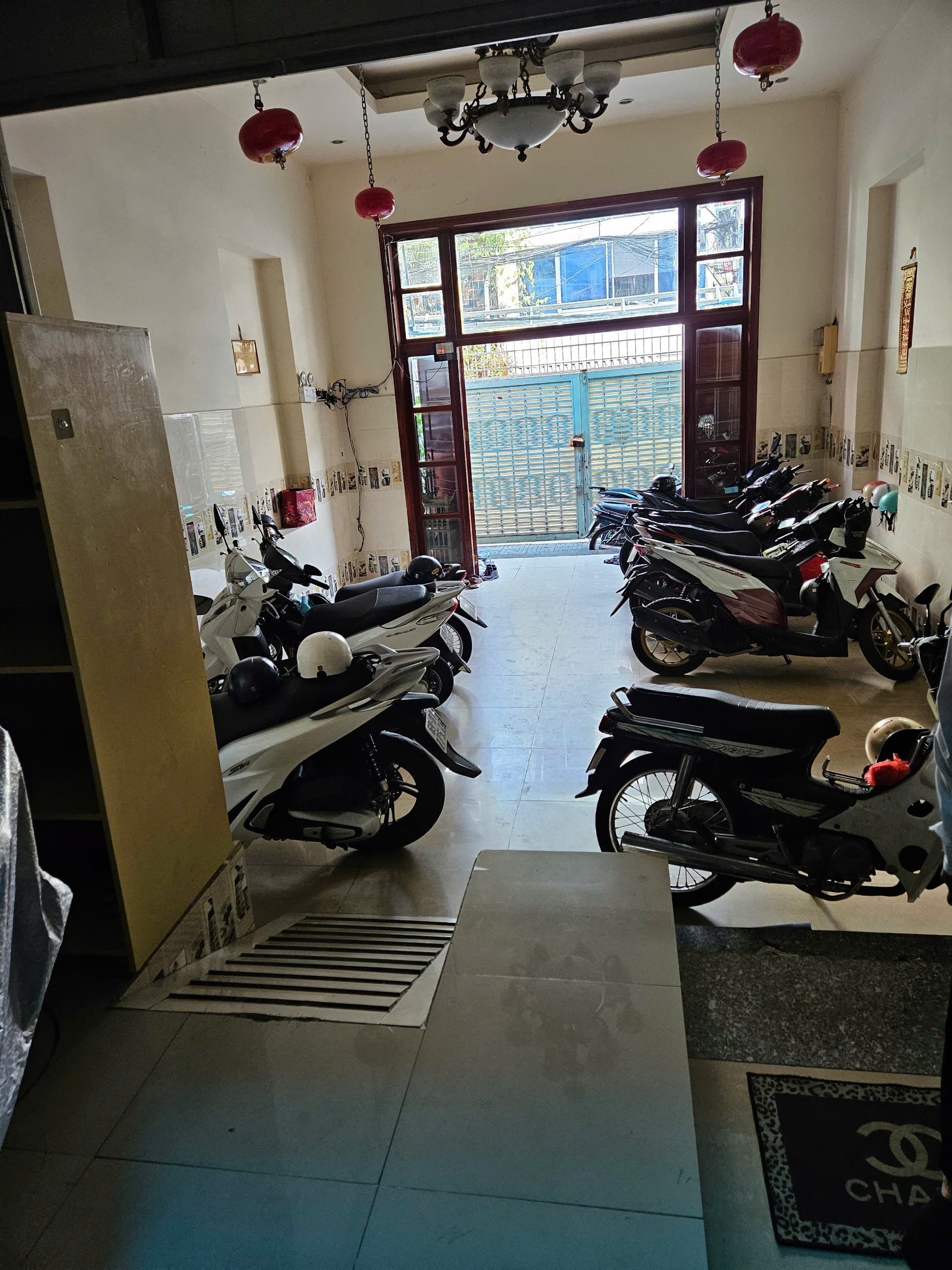 Chủ trực tiếp bán gấp CHDV 6 tầng HXH Lạc Long Quân - Dòng tiền 100tr/th - 29.9 tỷ