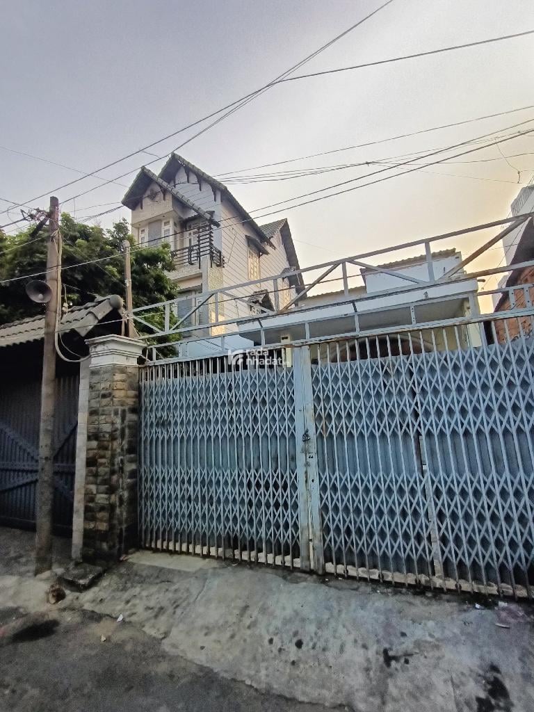 BÁN ĐẤT TẶNG NHÀ, HẺM NHỰA 6m THÔNG NGAY CỔNG BV THỦ ĐỨC, 5,2X38 CHỈ 13.