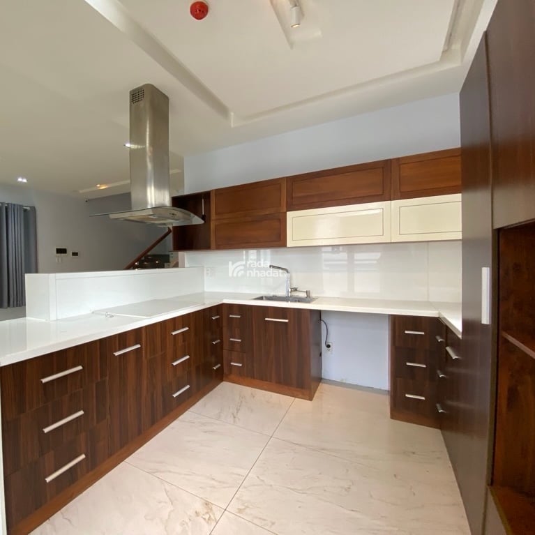 Hiếm Biệt Thự mini cao cấp đường Hồng Bàng Q11 xe hơi vào nhà, DT 7.5x13m, 5 Tầng 5PN, 160tr/m2