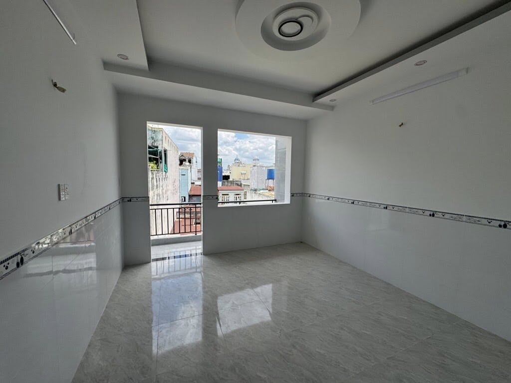 NHÀ ĐẸP MỚI XÂY DỰNG XONG NGAY TRẦN THỦ ĐỘ 3 TẦNG 