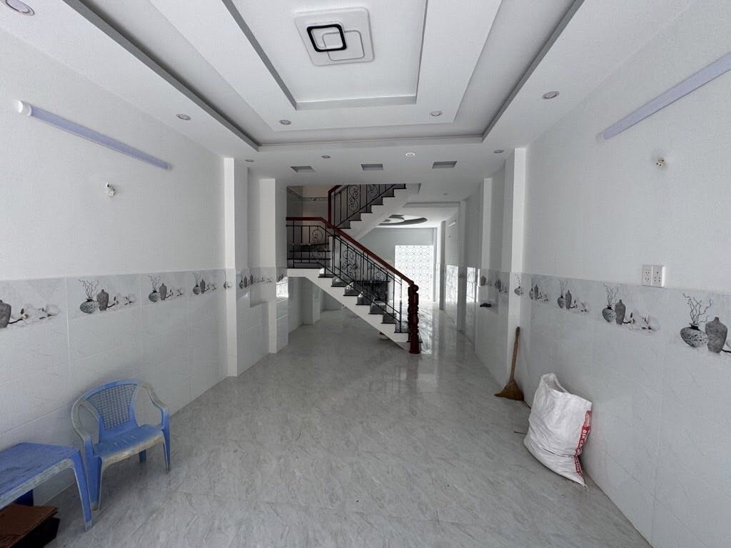 NHÀ ĐẸP MỚI XÂY DỰNG XONG NGAY TRẦN THỦ ĐỘ 3 TẦNG 