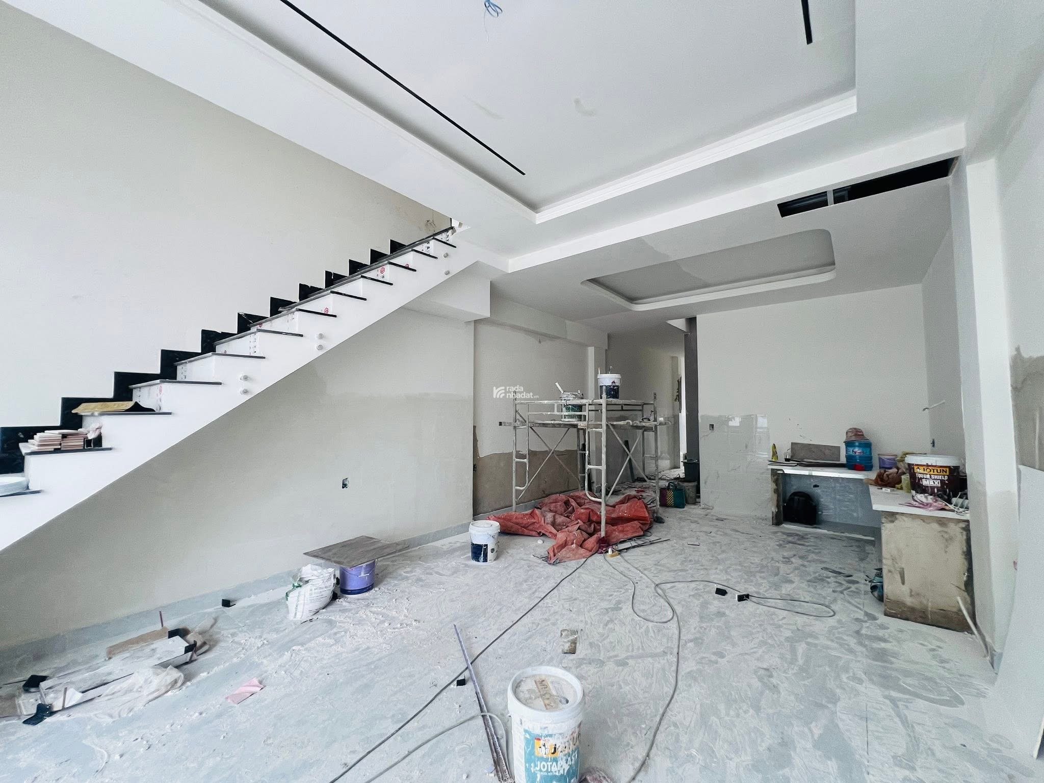 Bán nhà mặt tiền sắp hoàn thiện 