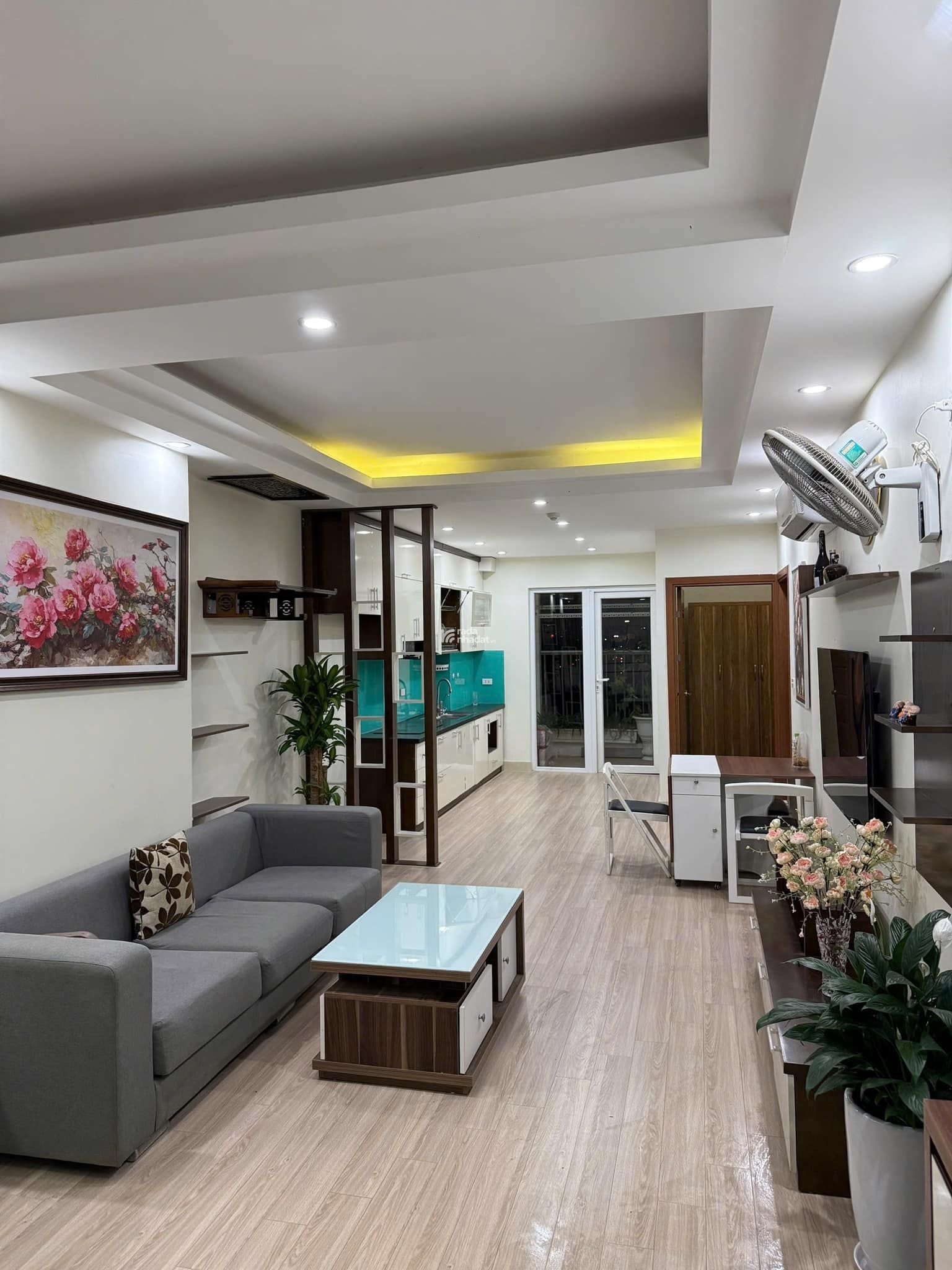 Bán CHCC Oriental Westlake, 174 Lạc Long Quân, 74 m2, 2PN, nội thất đẹp, tầng cao, căn góc, 5.4 tỷ