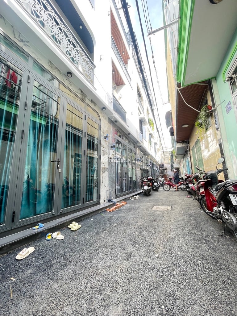 NHỈNH 5 TỶ - NHÀ 3 TẦNG MỚI ĐẸP - 43M2 (4.4x10) - 3PN - GẦN MẶT TIỀN, CÔNG VIÊN LÀNG HOA