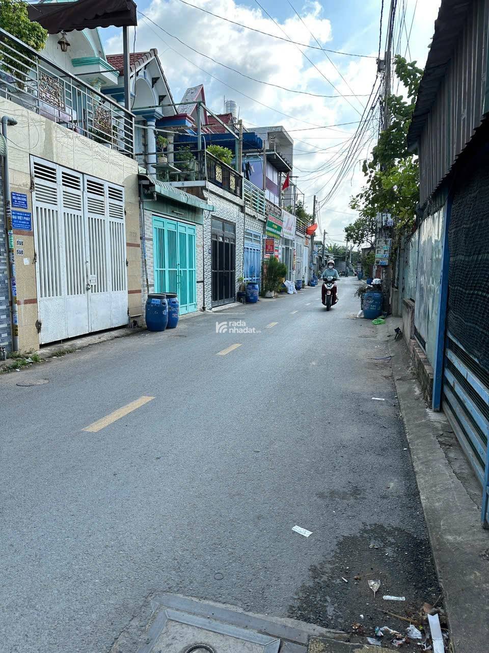 BÁN NHÀ 1 LẦU 1 TRỆT Phường Dĩ An. TP. Hồ Chí Minh : LH : 0979 895 975