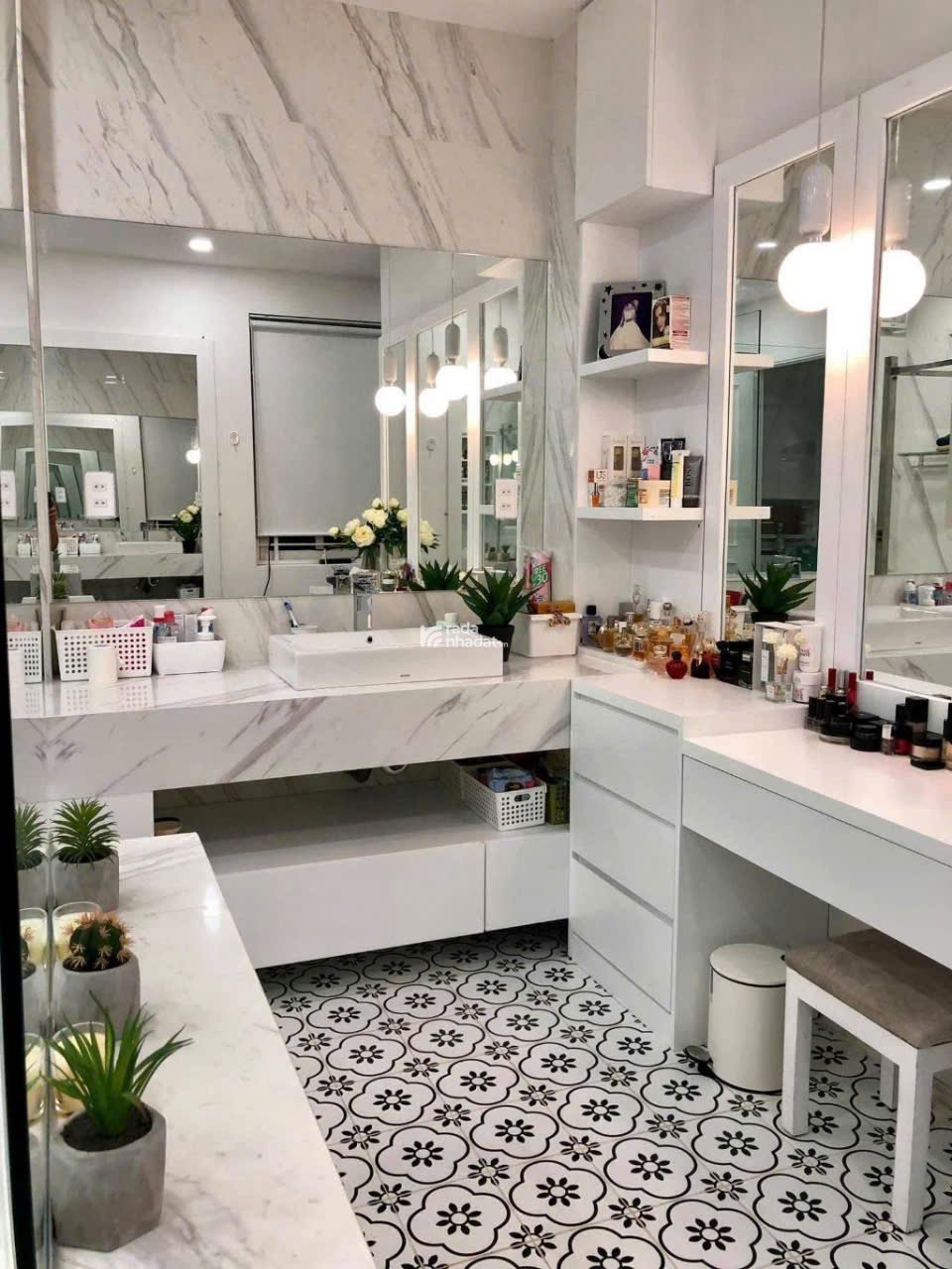 Mặt tiền kinh doanh lô góc  4 tầng  Hoa Lan  Phường 2  Phú Nhuận  4x16m  Giá 29.5 tỷ