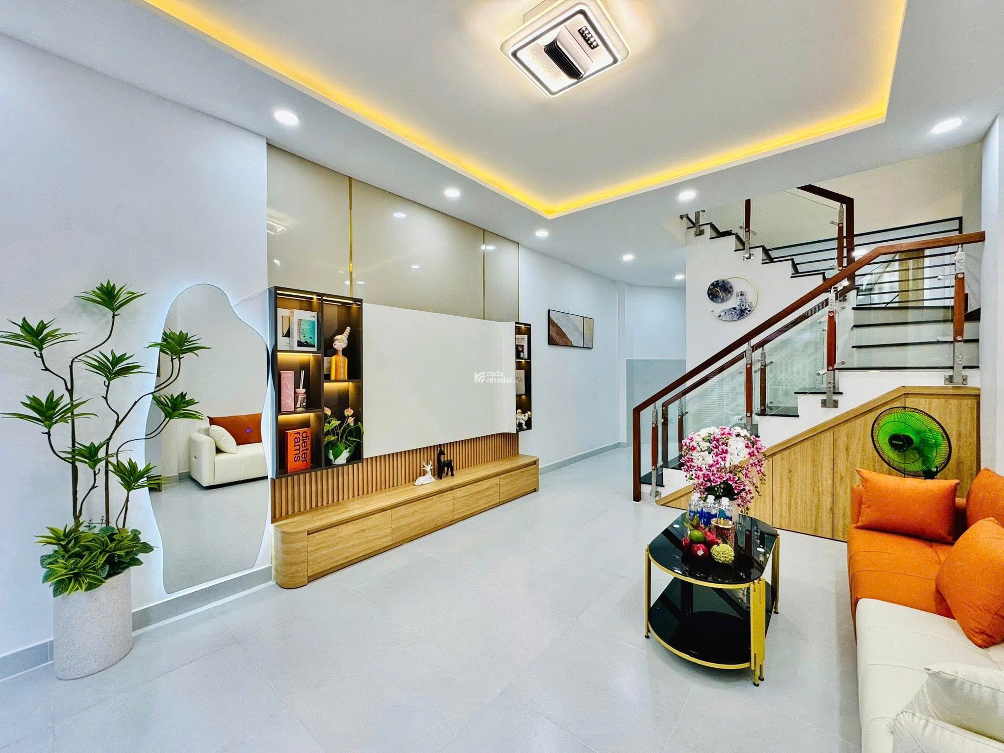 Bán nhà đang cho thuê 15tr/ tháng ngay Đào Duy Anh, Phú Nhuận. Giá: 3 tỷ 120tr/65m2, riêng