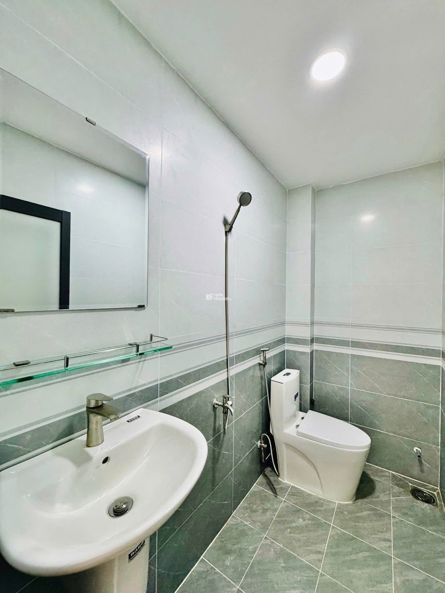 Bán nhà đang cho thuê 15tr/ tháng ngay Đào Duy Anh, Phú Nhuận. Giá: 3 tỷ 120tr/65m2, riêng