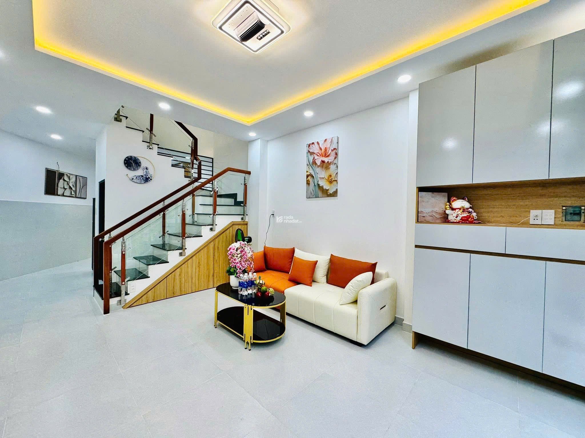 Bán nhà đang cho thuê 15tr/ tháng ngay Đào Duy Anh, Phú Nhuận. Giá: 3 tỷ 120tr/65m2, riêng