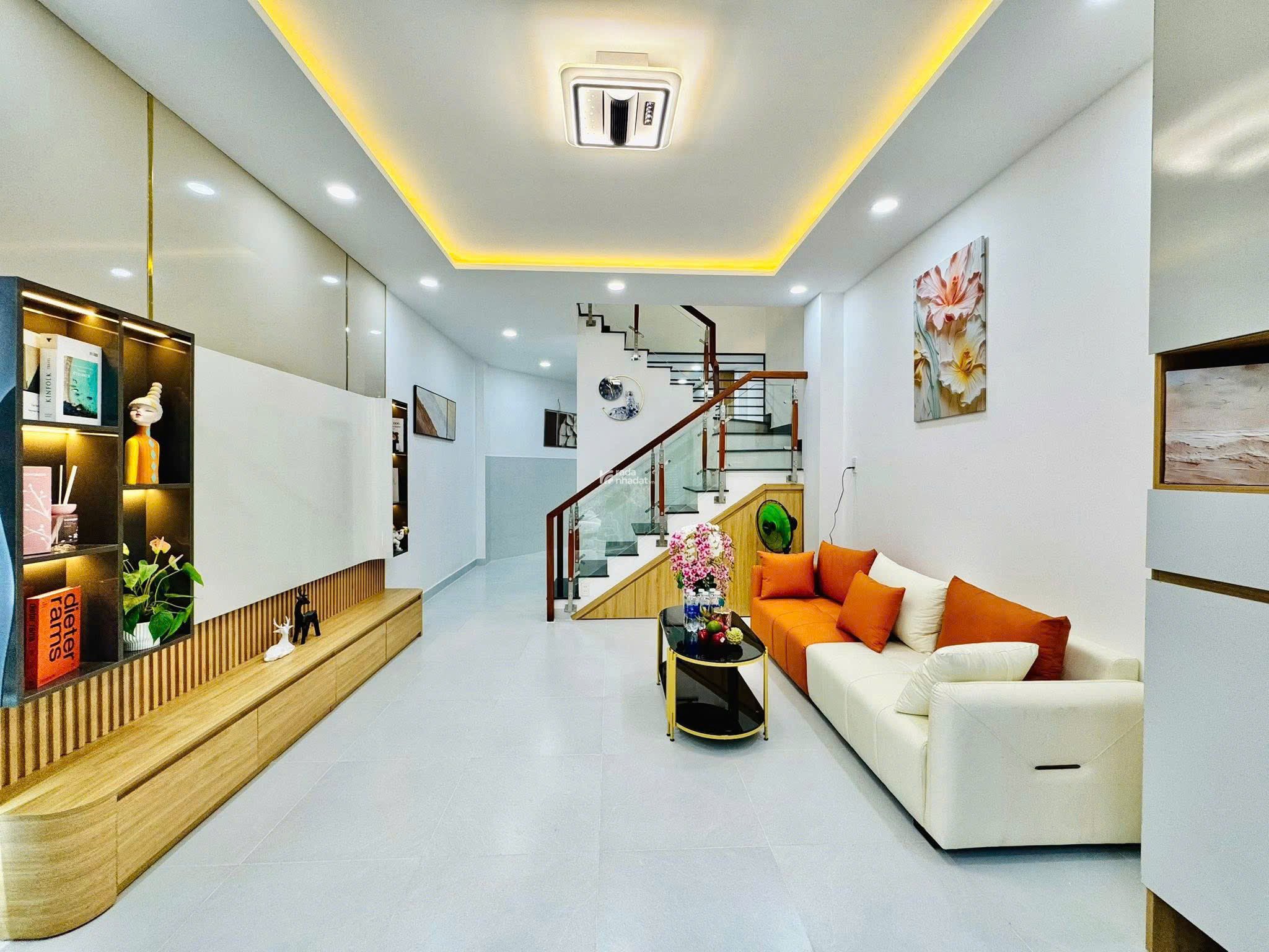 Bán nhà đang cho thuê 15tr/ tháng ngay Đào Duy Anh, Phú Nhuận. Giá: 3 tỷ 120tr/65m2, riêng