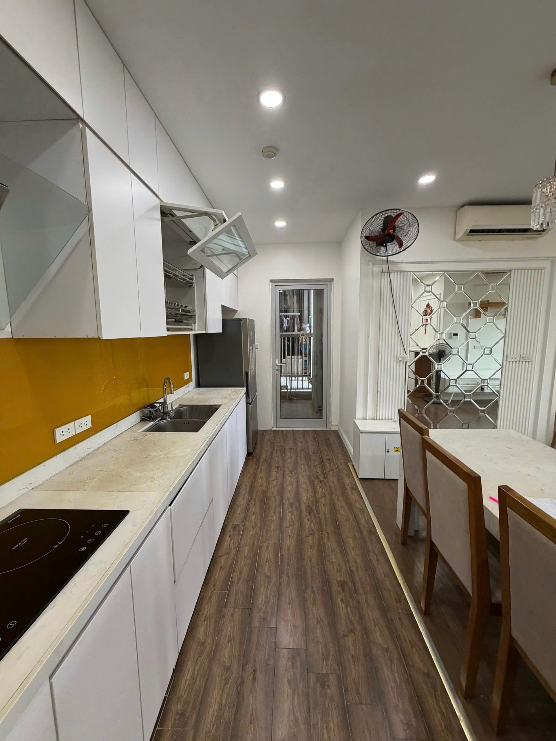 Cho thuê gấp chung cư Riverside Garden 349 Vũ Tông Phan 2 phòng ngủ đủ đồ