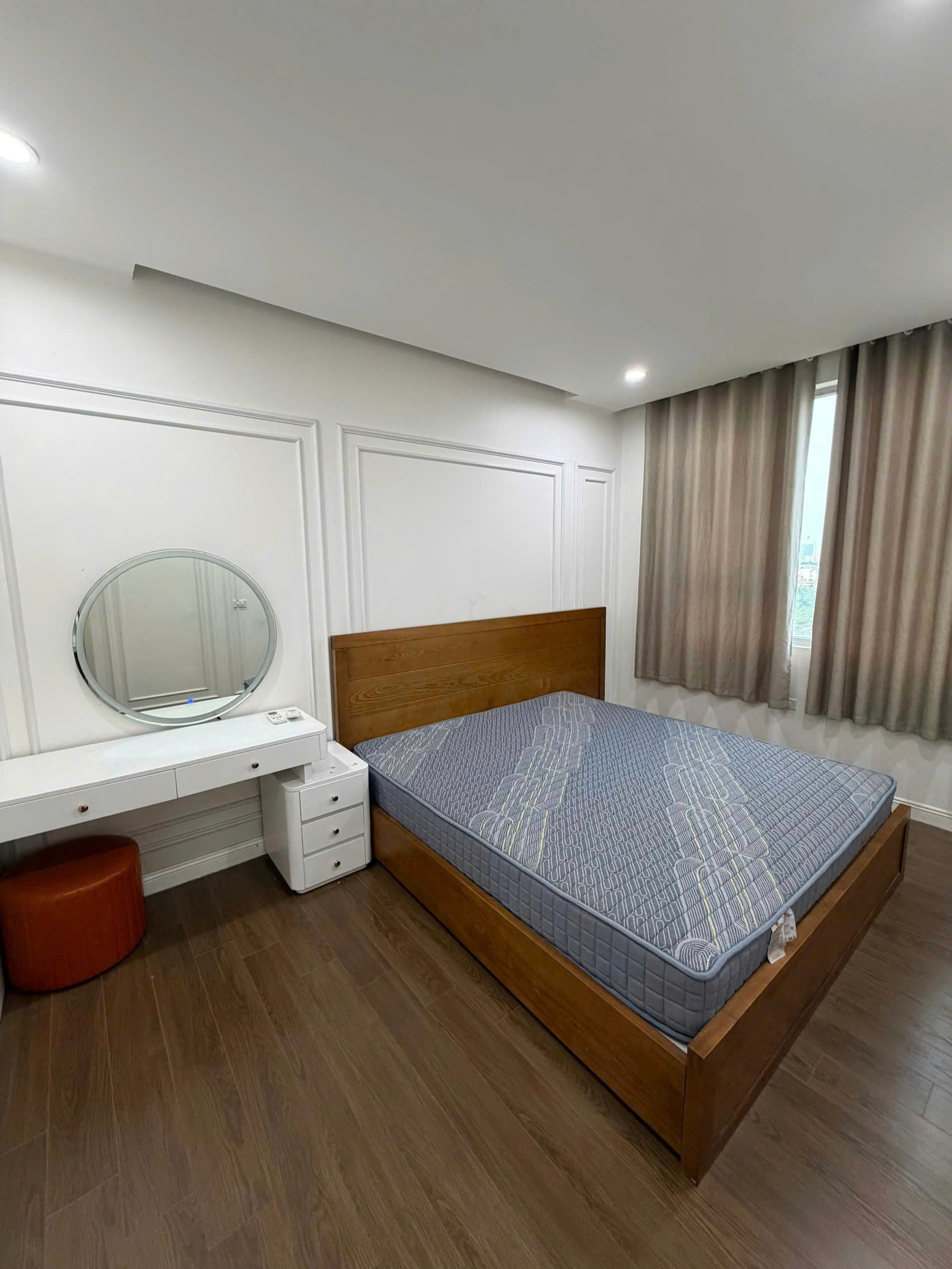 Cho thuê gấp chung cư Riverside Garden 349 Vũ Tông Phan 2 phòng ngủ đủ đồ