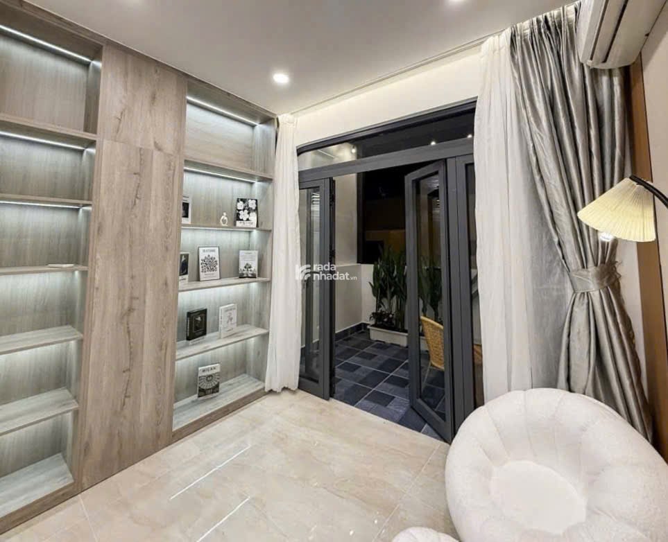 Nhà xinh QUẬN 3 - Cách Mạng Tháng Tám - 4 Tầng Ban công - 4.89 tỷ