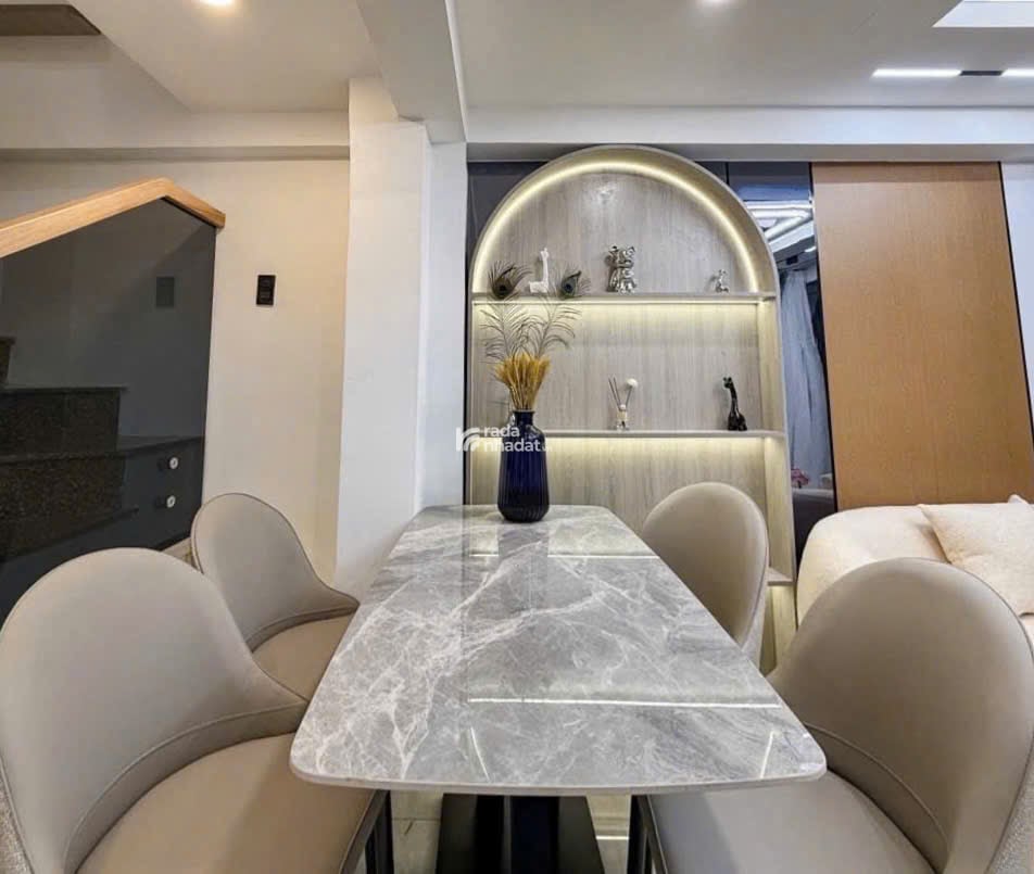 Nhà xinh QUẬN 3 - Cách Mạng Tháng Tám - 4 Tầng Ban công - 4.89 tỷ