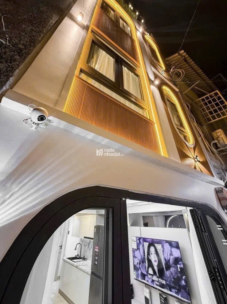 Nhà xinh QUẬN 3 - Cách Mạng Tháng Tám - 4 Tầng Ban công - 4.89 tỷ