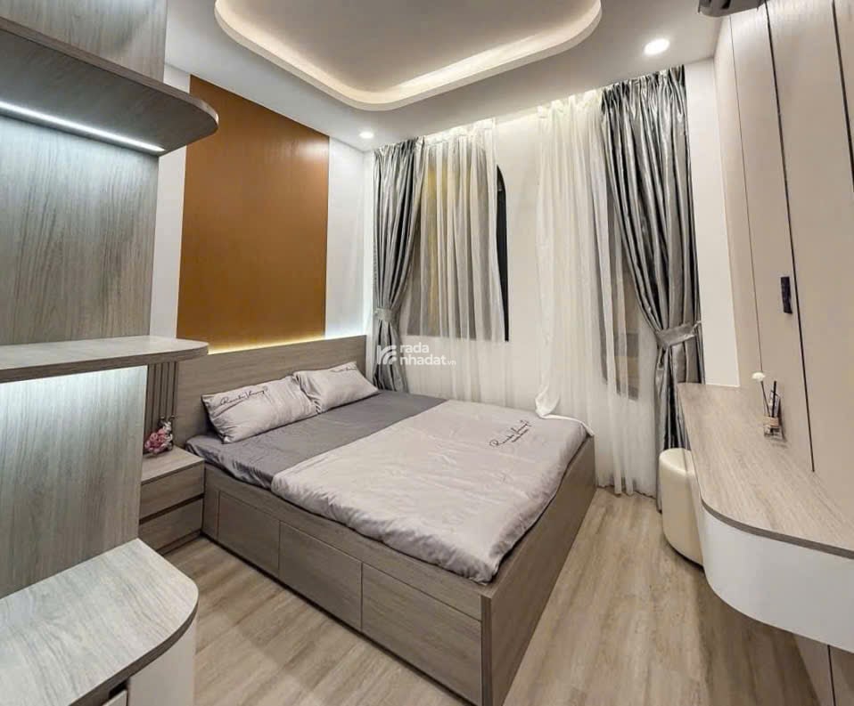 Nhà xinh QUẬN 3 - Cách Mạng Tháng Tám - 4 Tầng Ban công - 4.89 tỷ