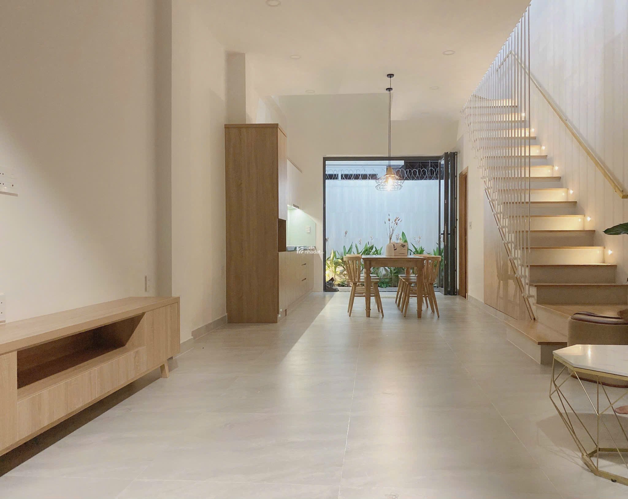 Nhà hẻm nội bộ xe hơi ra vô thoải mái giá chỉ 9,5 tỷ.