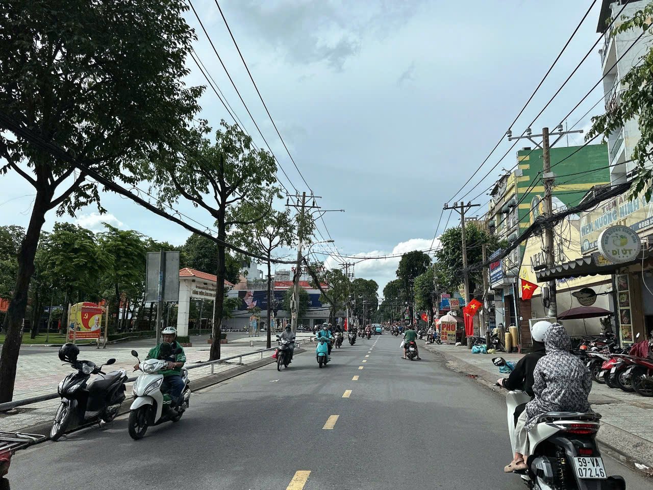 MTKD view GÓC Làng Hoa HIẾM 9m 4 lầu T.máy KD đỉnh 162m2 Nguyễn Văn Khối chỉ 38 tỷ.