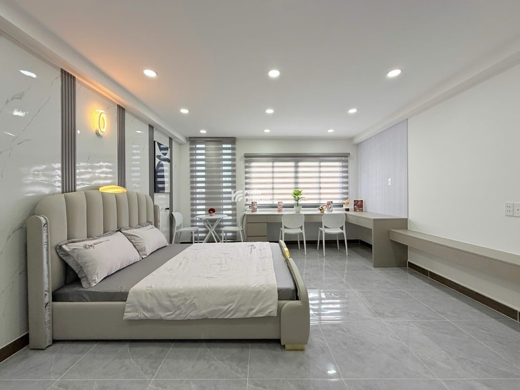 Nhà siêu đẹp, ngang lớn sổ vuông. Không lỗi phong thủy hẻm thông kinh doanh ô tô vào nhà