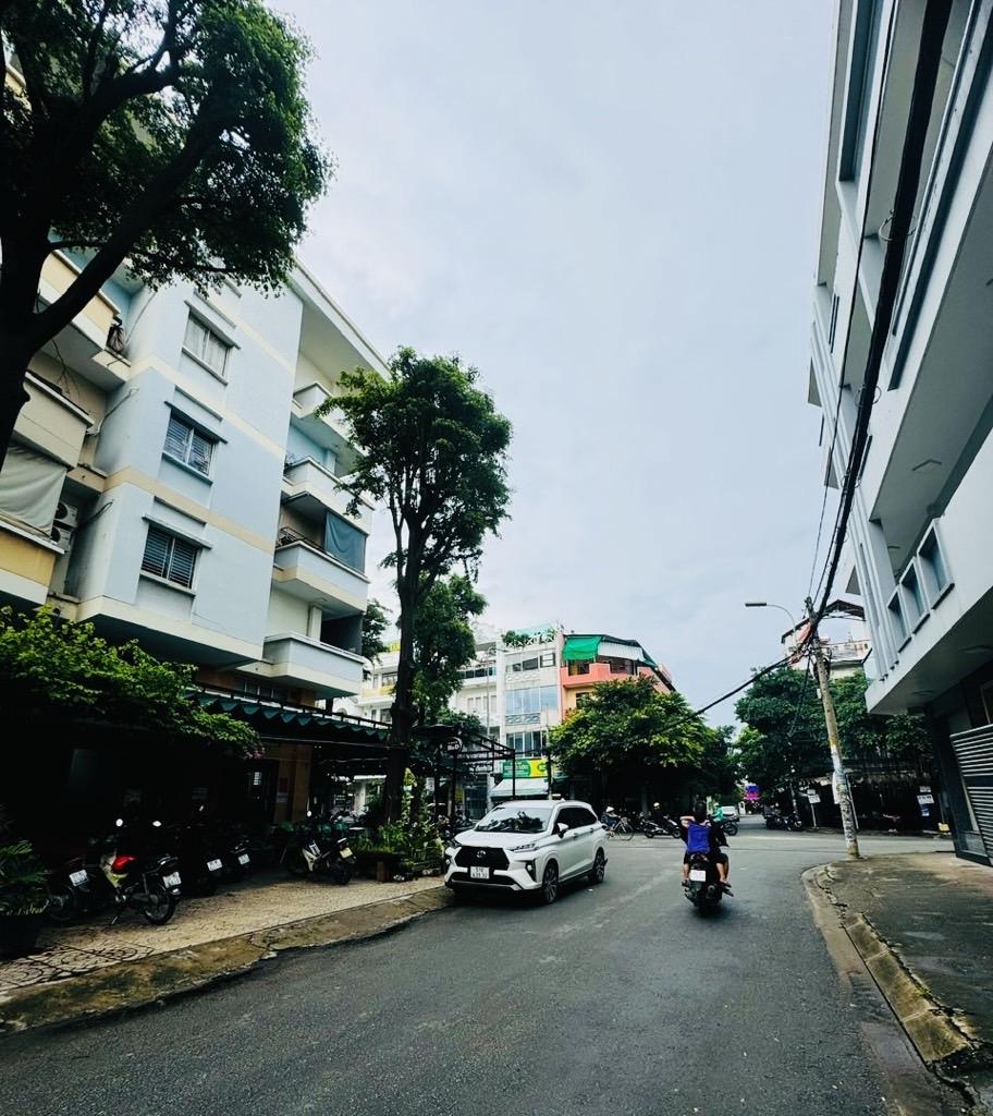 NGAY CHỢ DA SÀ - GIÁ QUẬN 6 GẦN AEON MAILL TÊN LỬA - MẶT TIÈN NỘI BỘ 4 TẦNG ĐẸP KHÔNG TỲ VẾT