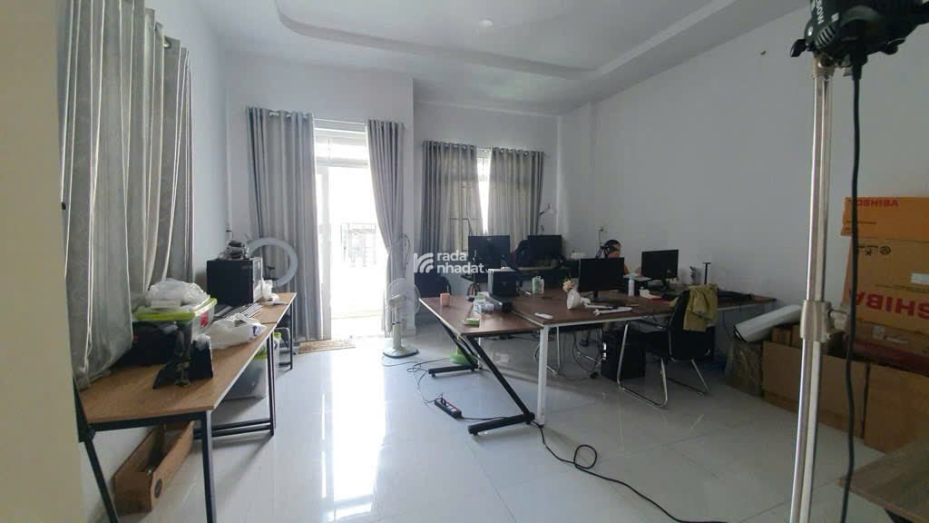 Nhà Phố 3 Tầng Đất Nở Hậu 8m Diện Tích 122m2 Xe 7 Chỗ Đậu Trước Nhà Nguyễn Thị Xinh Q12