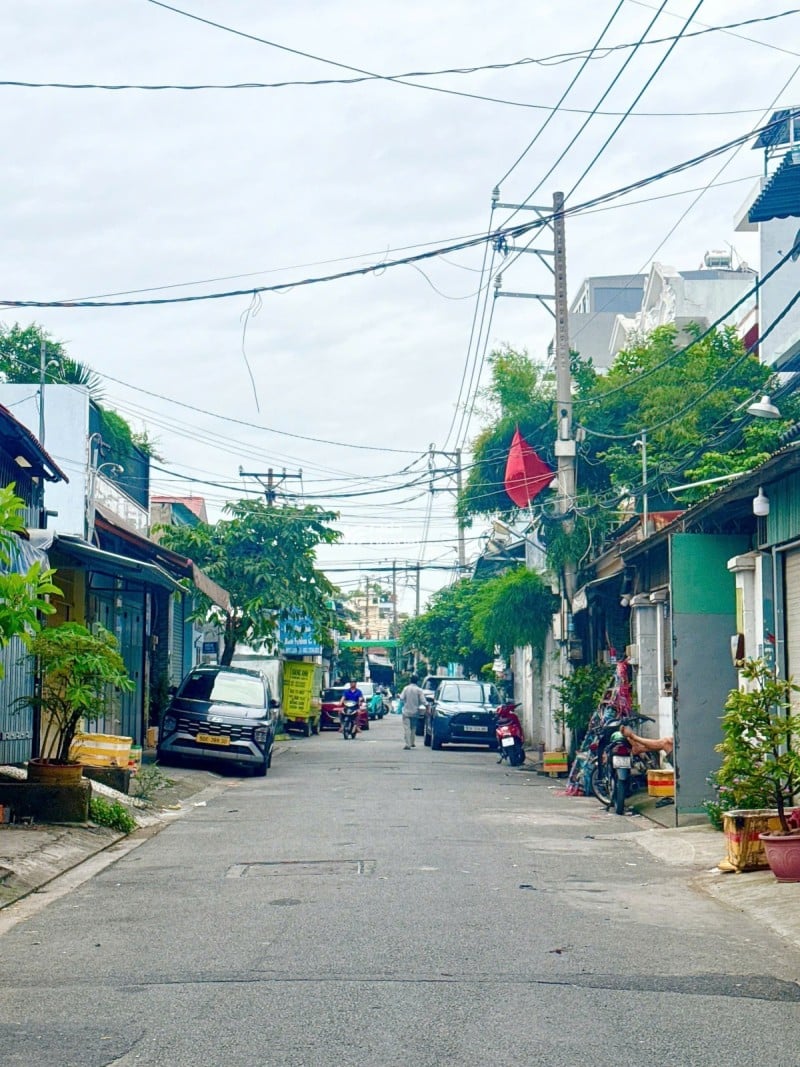  CHỈ 1/LÊ VĂN QUỚI - HẺM XE TẢI ĐẬU CỬA - 32M2 (3.2x10M) 2 TẦNG MỚI 3 TỶ